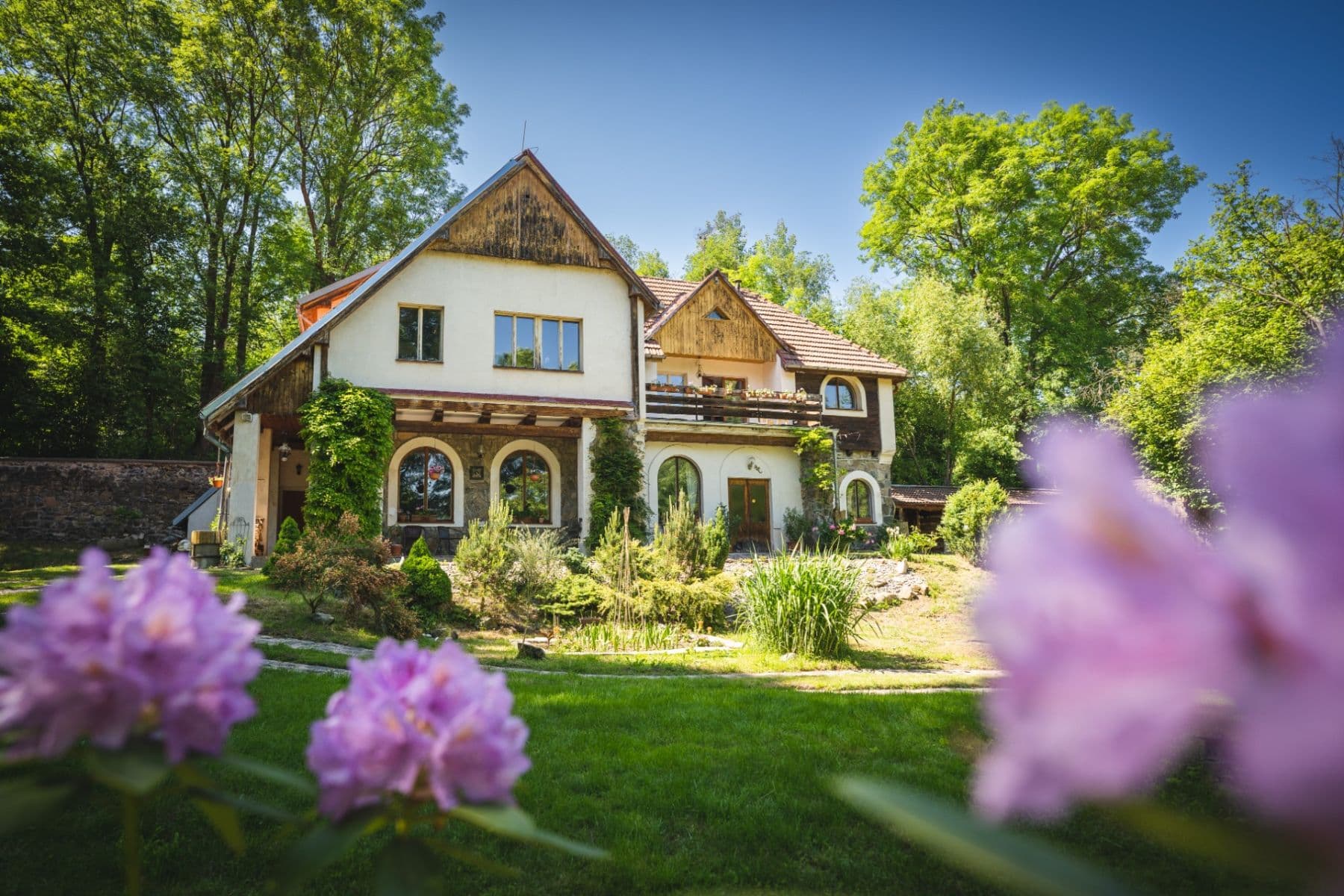 Prodej domu 241 m², pozemek 2.209 m², Chrášťany, Středočeský kraj Prodej domu 241 m², pozemek 2.209 m², Chrášťany, Středočeský kraj