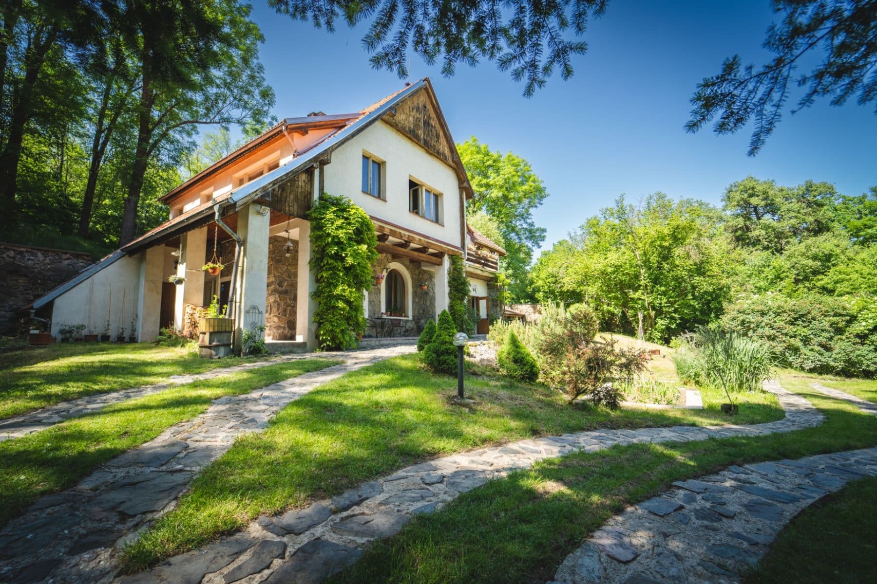 Prodej domu 241 m², pozemek 2.209 m², Chrášťany, Středočeský kraj Prodej domu 241 m², pozemek 2.209 m², Chrášťany, Středočeský kraj