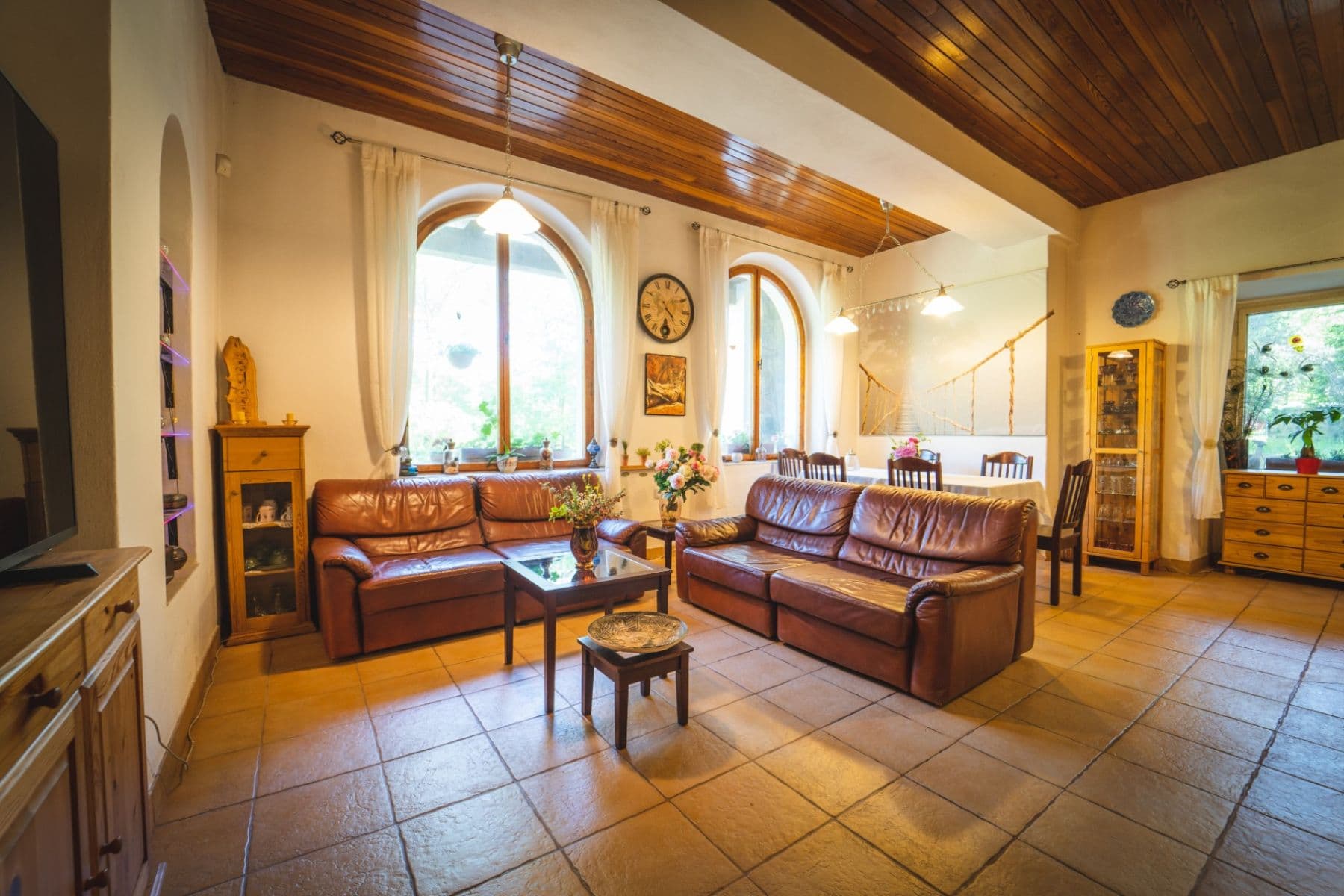 Prodej domu 241 m², pozemek 2.209 m², Chrášťany, Středočeský kraj Prodej domu 241 m², pozemek 2.209 m², Chrášťany, Středočeský kraj