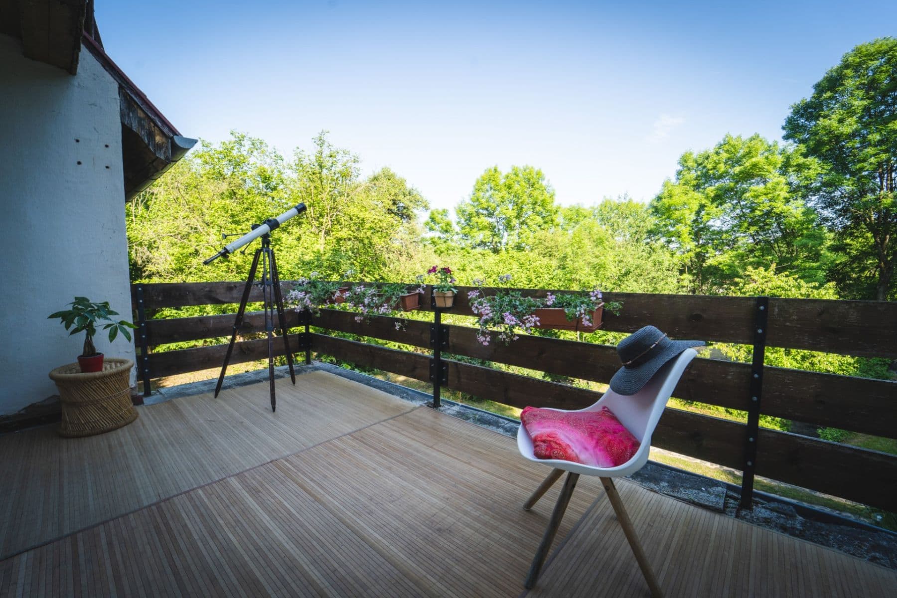 Prodej domu 241 m², pozemek 2.209 m², Chrášťany, Středočeský kraj Prodej domu 241 m², pozemek 2.209 m², Chrášťany, Středočeský kraj