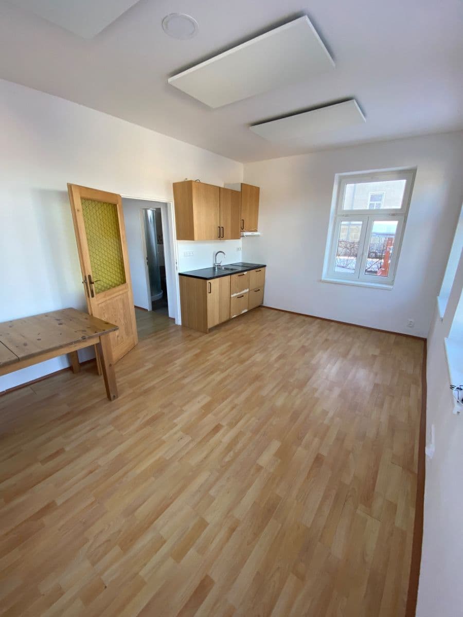 Pronájem bytu 1+kk 28 m², Pod Hájem, Jablonec nad Nisou, Liberecký kraj Pronájem bytu 1+kk 28 m², Pod Hájem, Jablonec nad Nisou, Liberecký kraj