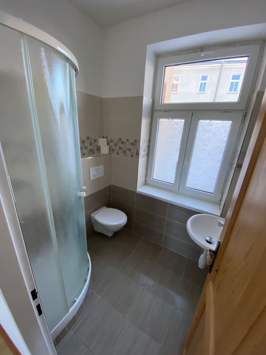 Pronájem bytu 1+kk 28 m², Pod Hájem, Jablonec nad Nisou, Liberecký kraj Pronájem bytu 1+kk 28 m², Pod Hájem, Jablonec nad Nisou, Liberecký kraj