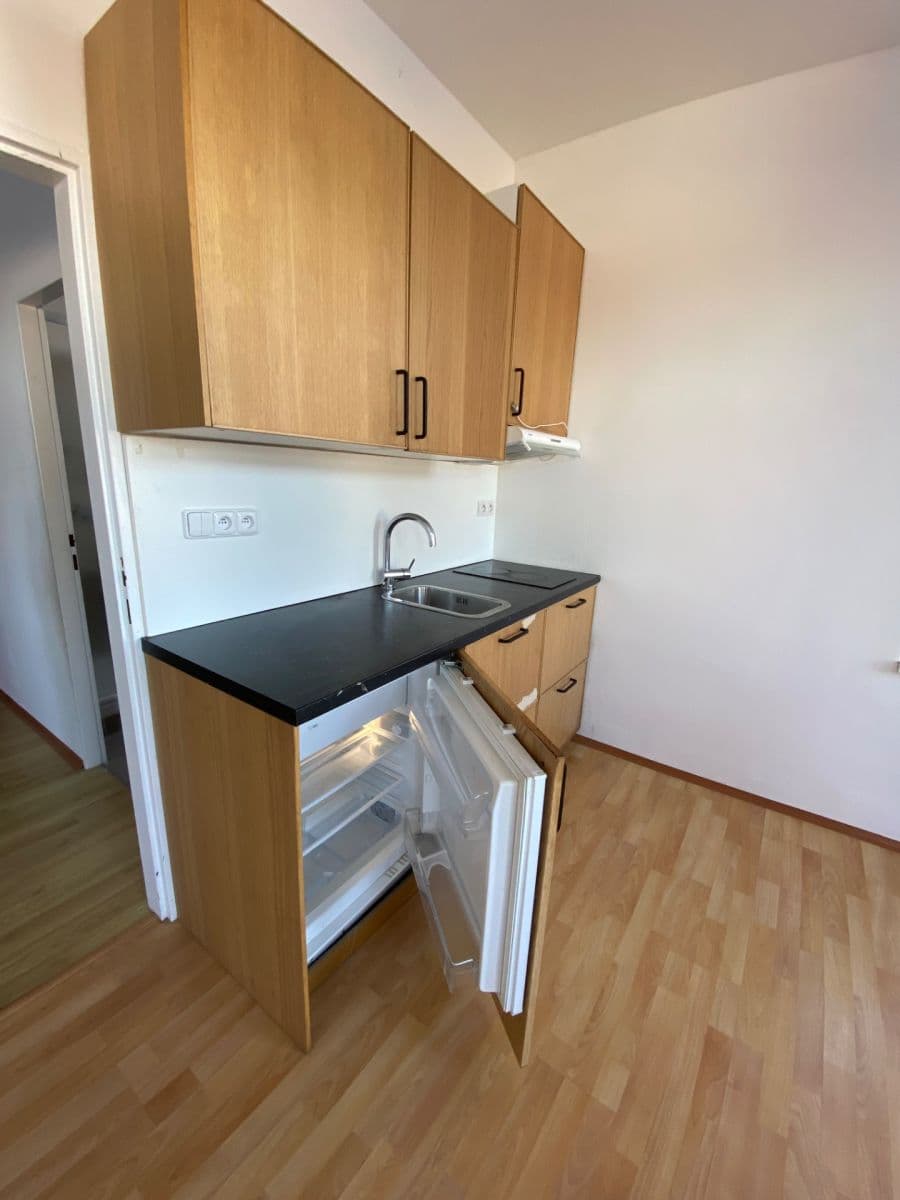 Pronájem bytu 1+kk 28 m², Pod Hájem, Jablonec nad Nisou, Liberecký kraj Pronájem bytu 1+kk 28 m², Pod Hájem, Jablonec nad Nisou, Liberecký kraj