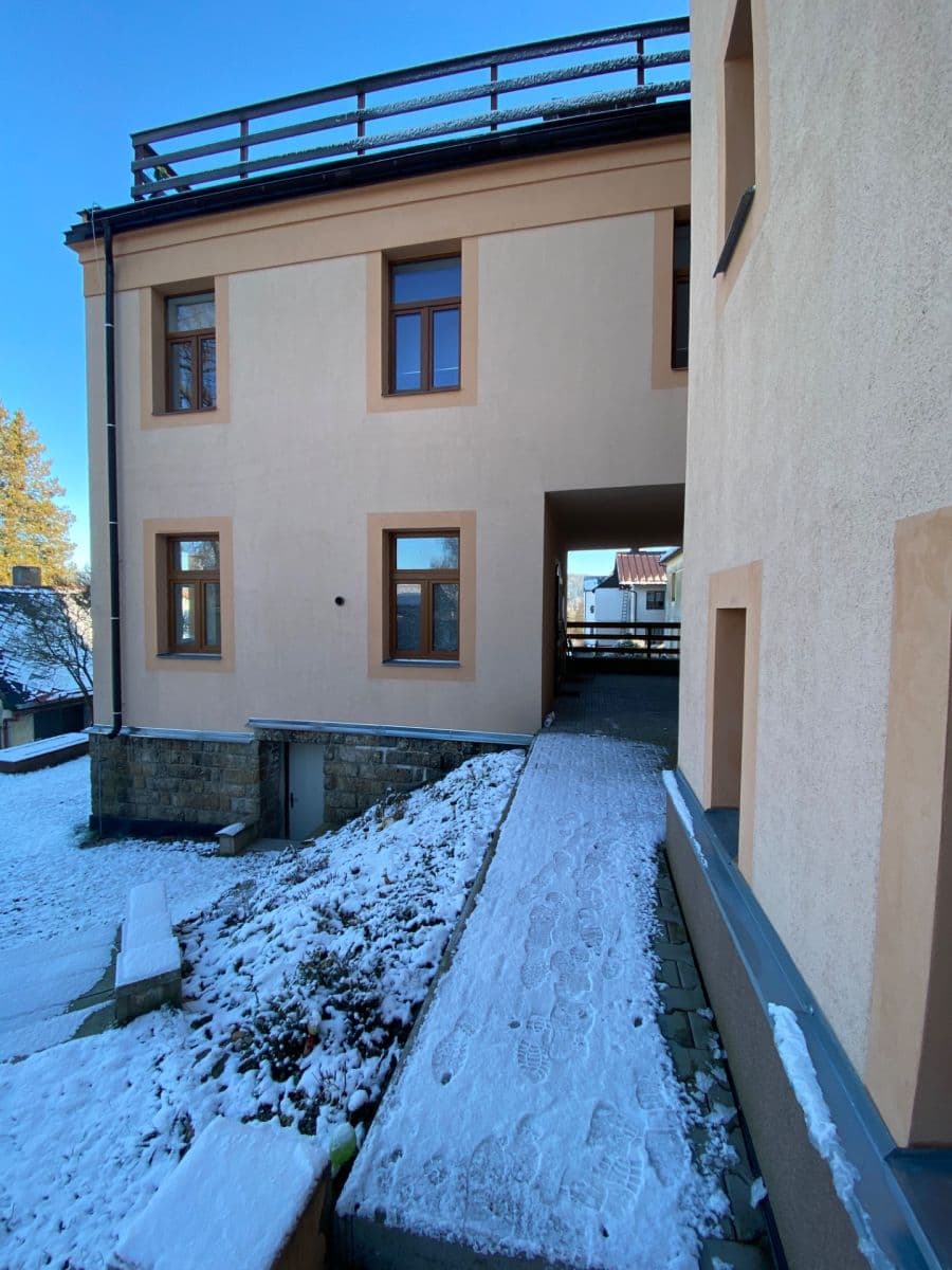 Pronájem bytu 1+kk 28 m², Pod Hájem, Jablonec nad Nisou, Liberecký kraj Pronájem bytu 1+kk 28 m², Pod Hájem, Jablonec nad Nisou, Liberecký kraj