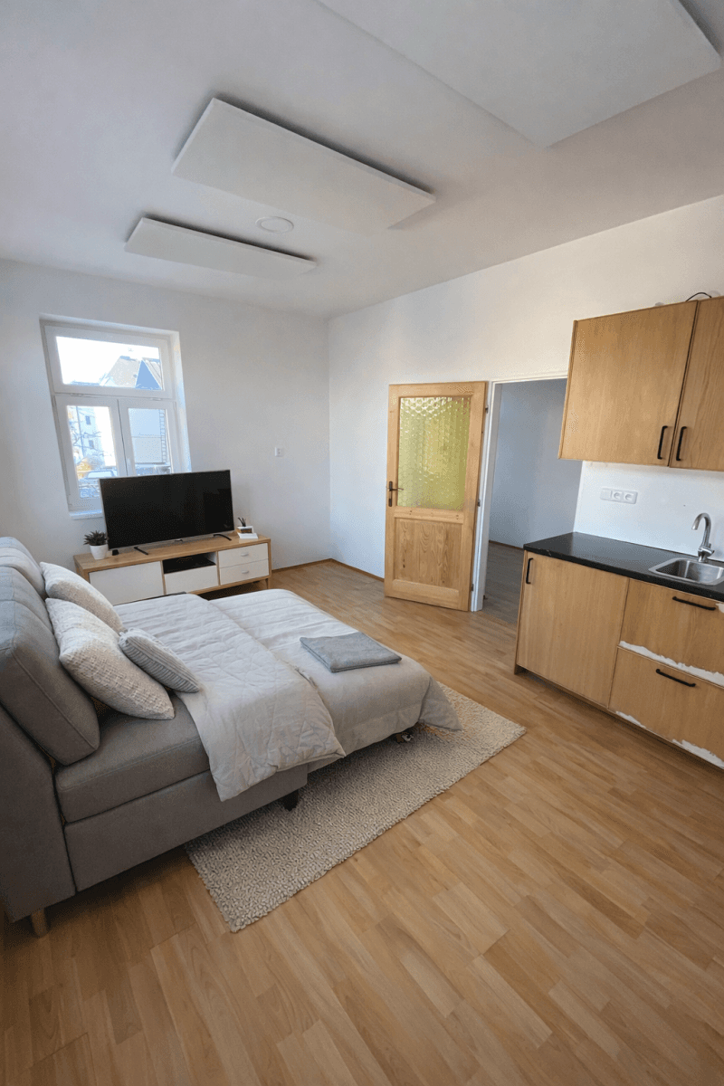 Pronájem bytu 1+kk 28 m², Pod Hájem, Jablonec nad Nisou, Liberecký kraj Pronájem bytu 1+kk 28 m², Pod Hájem, Jablonec nad Nisou, Liberecký kraj