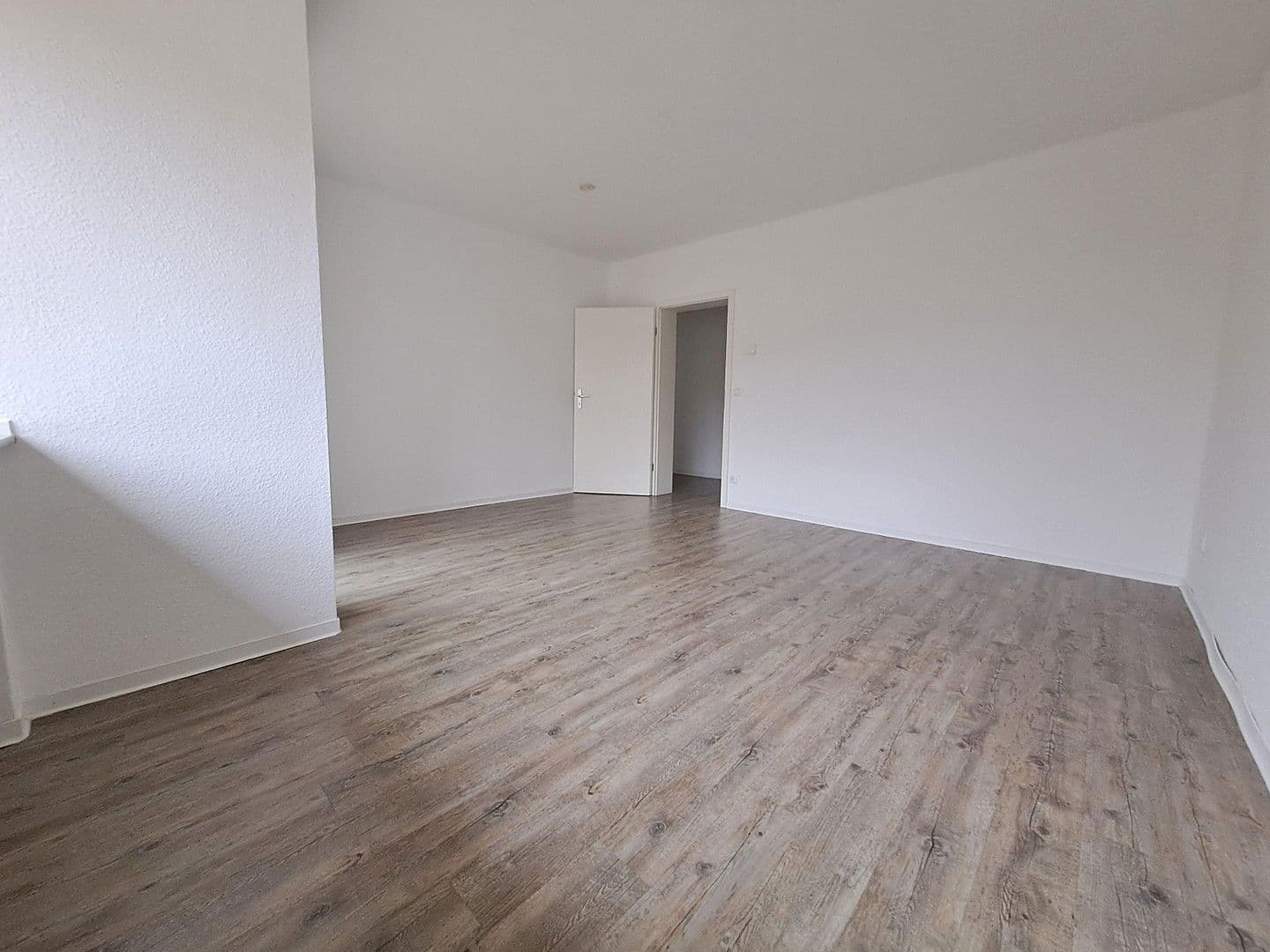 Pronájem bytu 3+1 65 m², Duisburg, Severní Porýní-Vestfálsko Pronájem bytu 3+1 65 m², Duisburg, Severní Porýní-Vestfálsko
