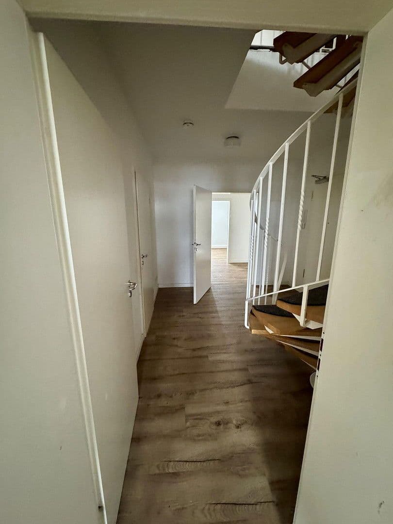 Pronájem bytu 6+1 145 m², Gottlaßstr. 4, Leipzig, Sasko Pronájem bytu 6+1 145 m², Gottlaßstr. 4, Leipzig, Sasko