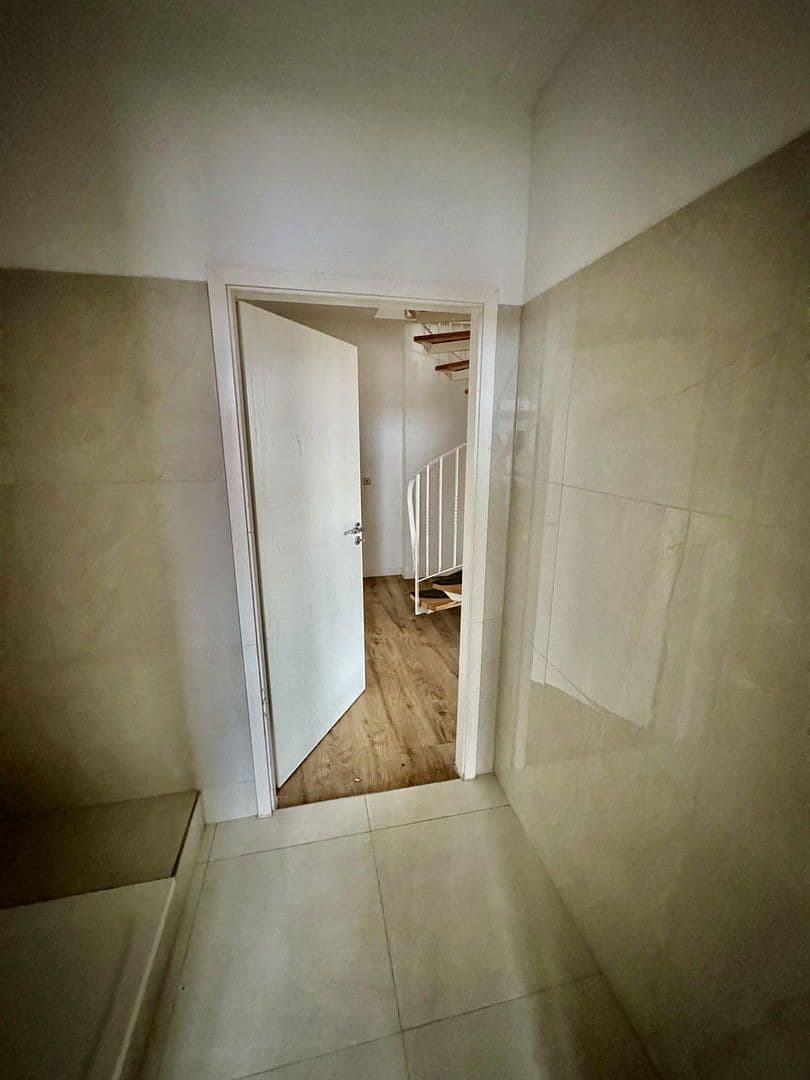 Pronájem bytu 6+1 145 m², Gottlaßstr. 4, Leipzig, Sasko Pronájem bytu 6+1 145 m², Gottlaßstr. 4, Leipzig, Sasko