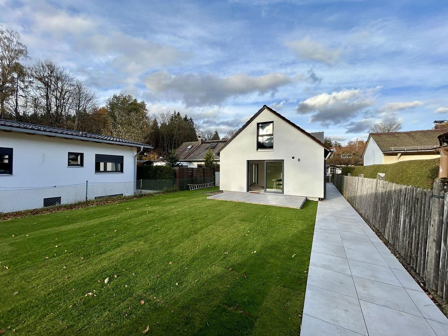 Prodej domu 152 m², pozemek 521 m², Siedlerstraße 4, Baierbrunn, Bavorsko Prodej domu 152 m², pozemek 521 m², Siedlerstraße 4, Baierbrunn, Bavorsko