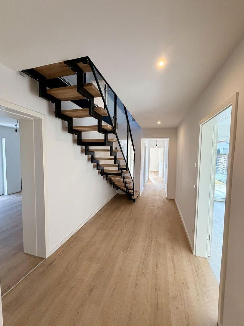 Prodej domu 152 m², pozemek 521 m², Siedlerstraße 4, Baierbrunn, Bavorsko Prodej domu 152 m², pozemek 521 m², Siedlerstraße 4, Baierbrunn, Bavorsko