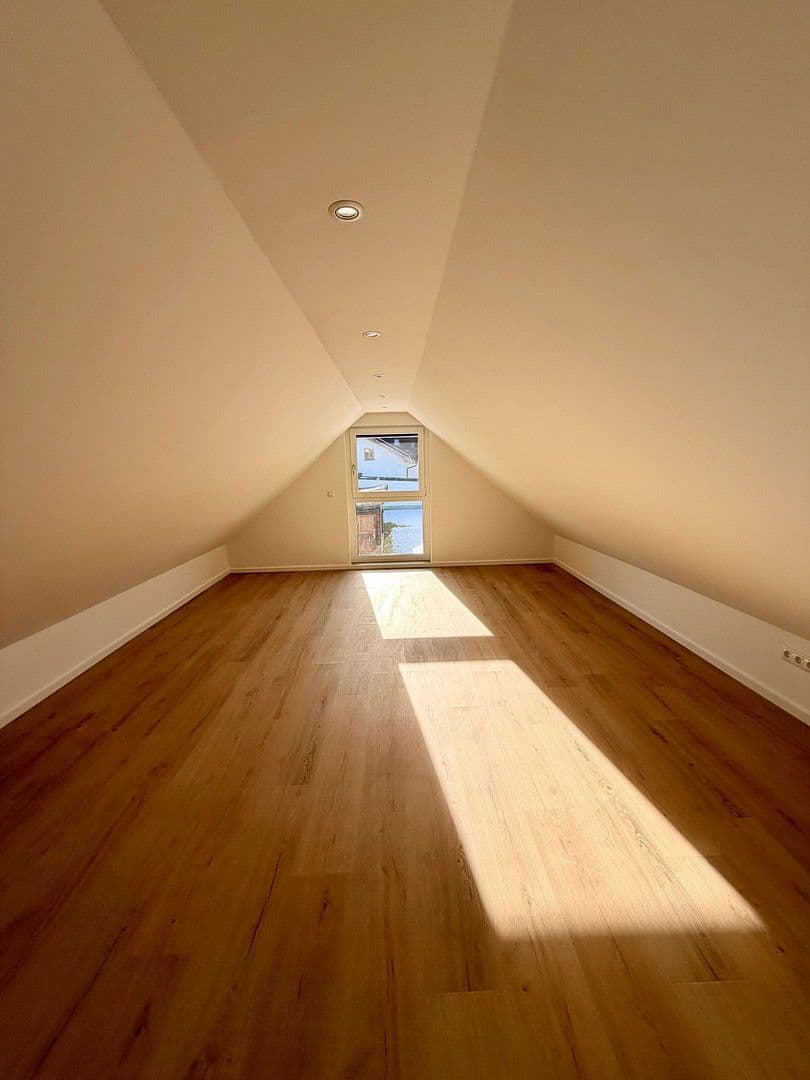 Prodej domu 152 m², pozemek 521 m², Siedlerstraße 4, Baierbrunn, Bavorsko Prodej domu 152 m², pozemek 521 m², Siedlerstraße 4, Baierbrunn, Bavorsko