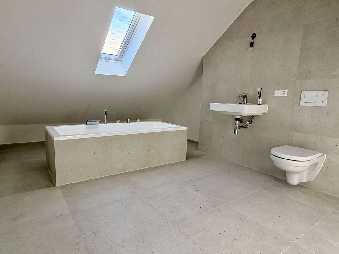 Prodej domu 152 m², pozemek 521 m², Siedlerstraße 4, Baierbrunn, Bavorsko Prodej domu 152 m², pozemek 521 m², Siedlerstraße 4, Baierbrunn, Bavorsko