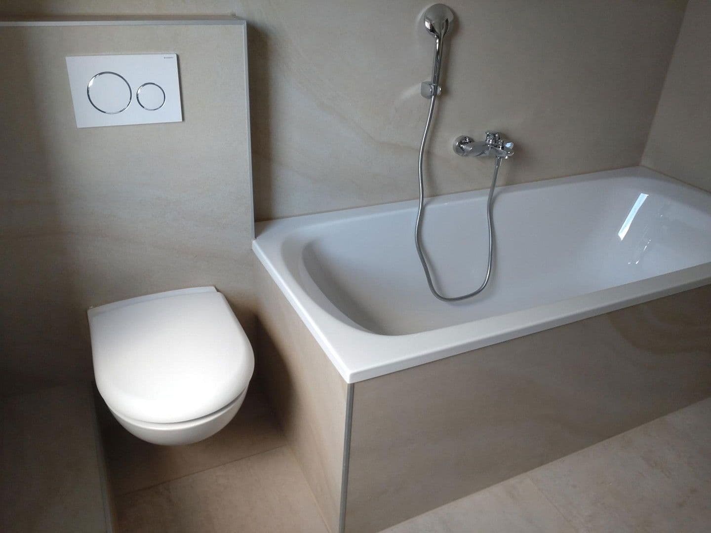 Pronájem bytu 4+1 110 m², Sonneberg, Durynsko Pronájem bytu 4+1 110 m², Sonneberg, Durynsko