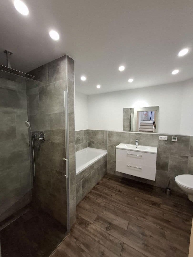 Prodej domu 130 m², pozemek 209 m², Albstadt, Bádensko-Württembersko Prodej domu 130 m², pozemek 209 m², Albstadt, Bádensko-Württembersko