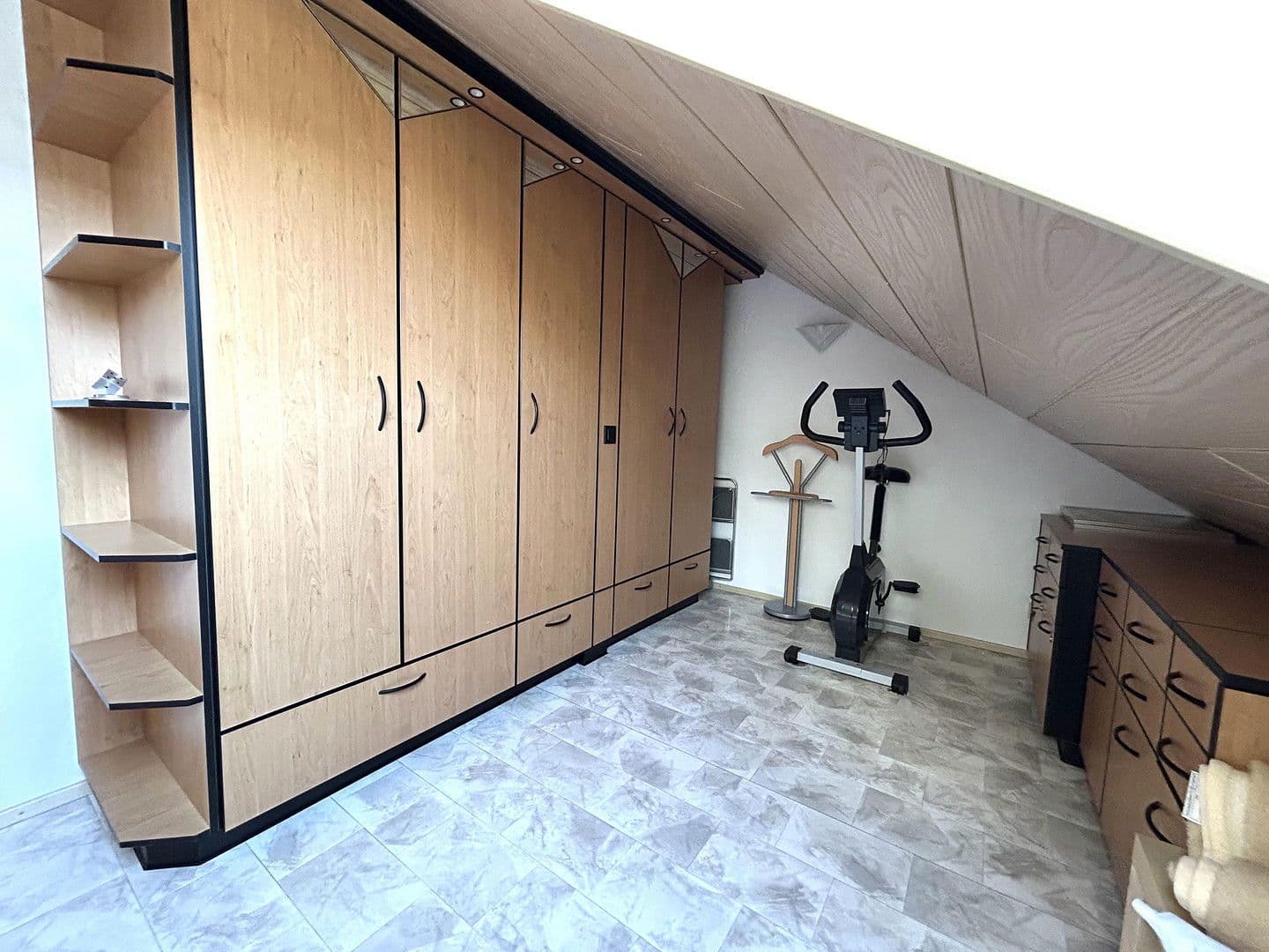 Prodej domu 250 m², pozemek 1.053 m², Ehningen, Bádensko-Württembersko Prodej domu 250 m², pozemek 1.053 m², Ehningen, Bádensko-Württembersko