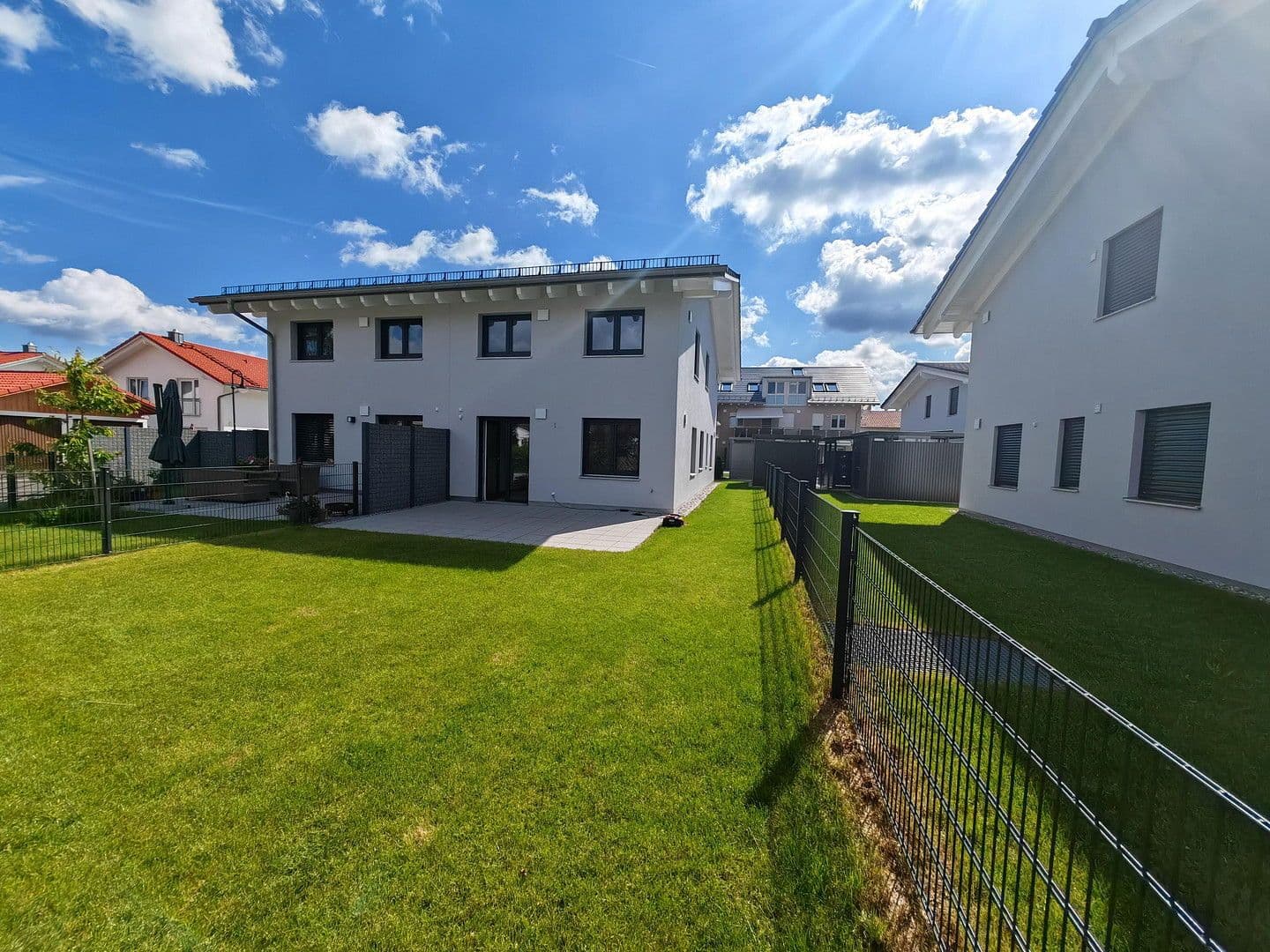 Prodej domu 153 m², pozemek 206 m², Erlenweg, Brunnthal, Bavorsko Prodej domu 153 m², pozemek 206 m², Erlenweg, Brunnthal, Bavorsko