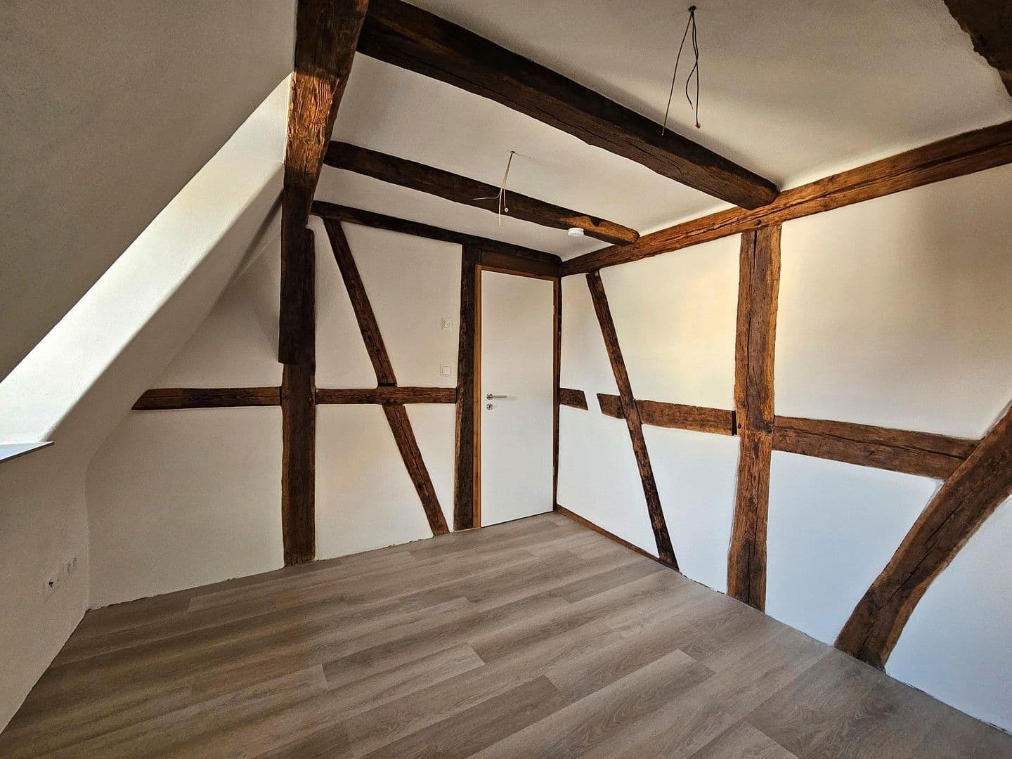 Pronájem bytu 5+1 128 m², Mühlacker, Bádensko-Württembersko Pronájem bytu 5+1 128 m², Mühlacker, Bádensko-Württembersko