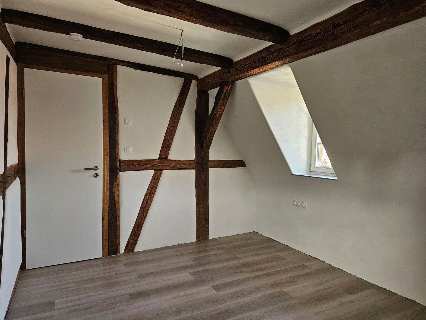 Pronájem bytu 5+1 128 m², Mühlacker, Bádensko-Württembersko Pronájem bytu 5+1 128 m², Mühlacker, Bádensko-Württembersko