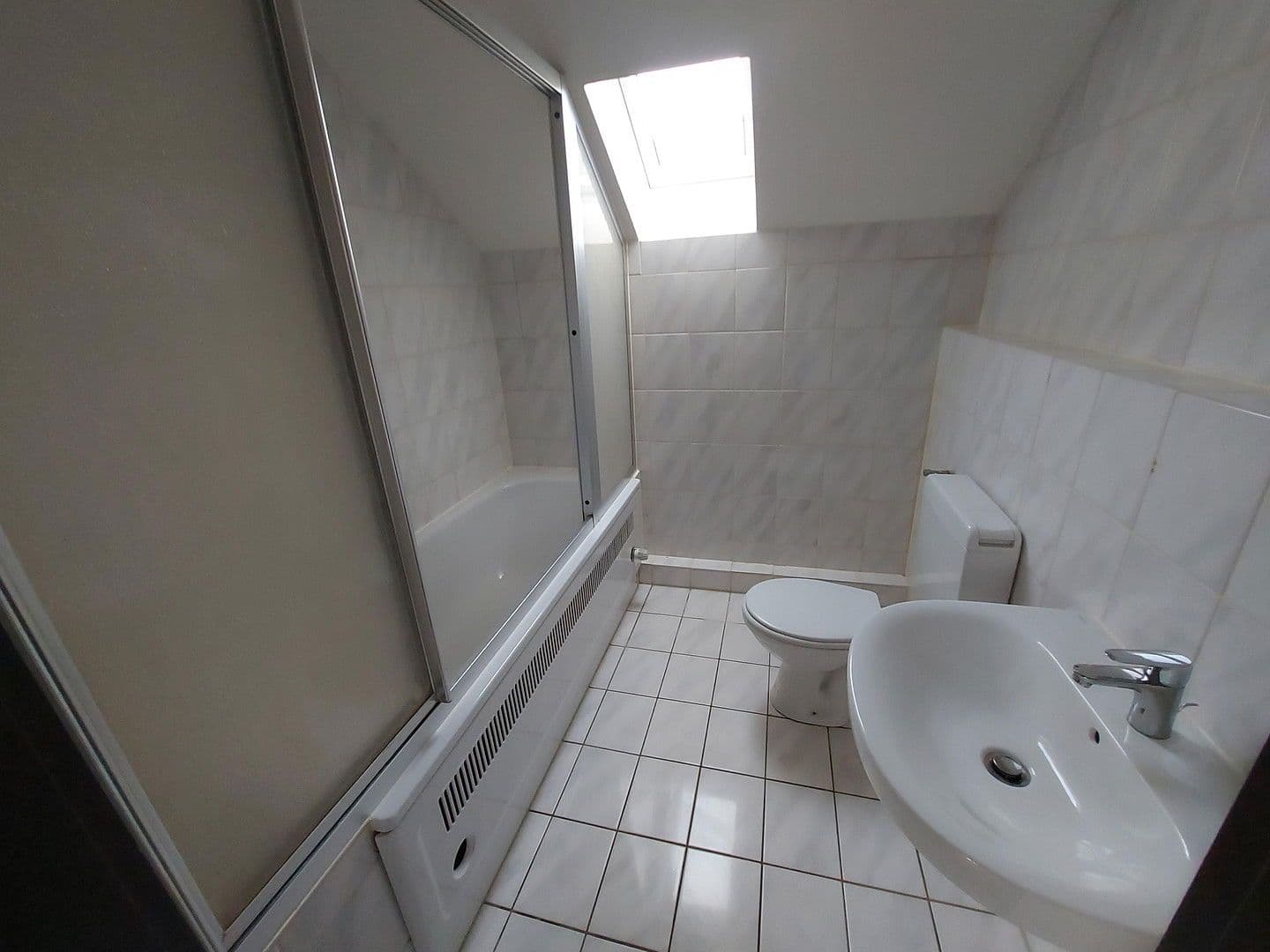 Pronájem bytu 1+1 35 m², Köln, Severní Porýní-Vestfálsko Pronájem bytu 1+1 35 m², Köln, Severní Porýní-Vestfálsko