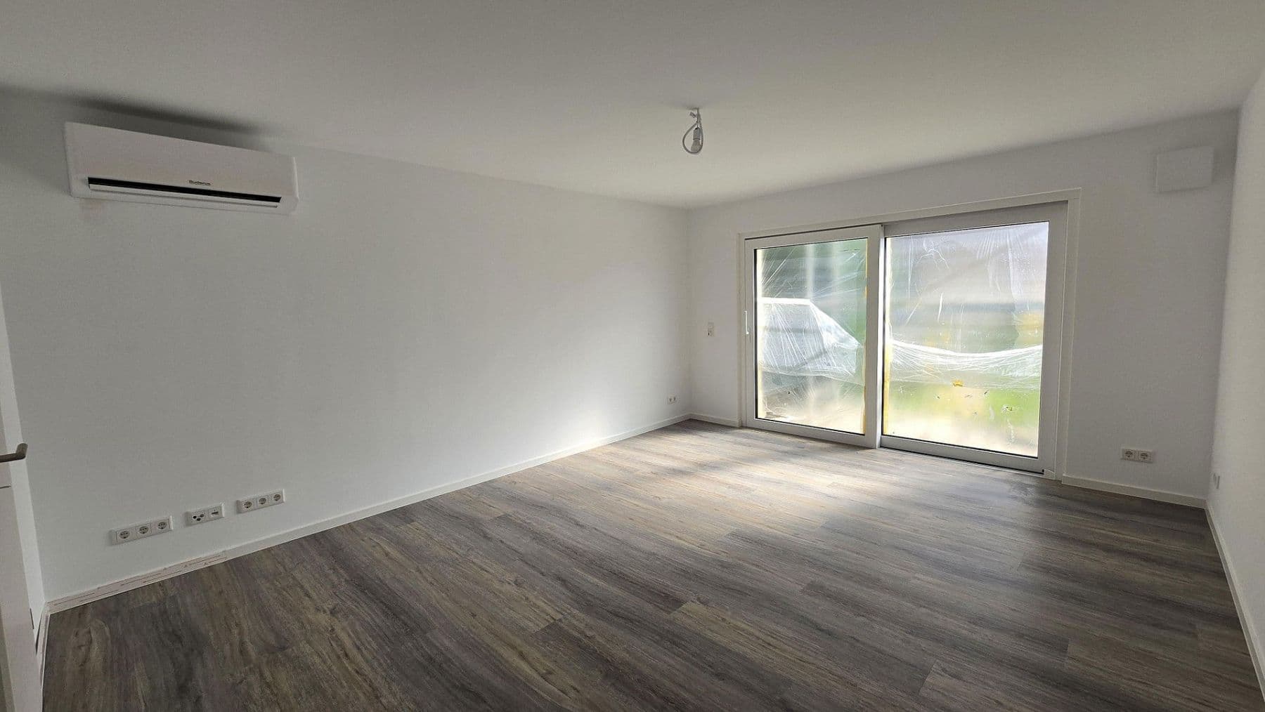 Pronájem domu 80 m², pozemek 370 m², Römerberg, Porýní-Falc Pronájem domu 80 m², pozemek 370 m², Römerberg, Porýní-Falc