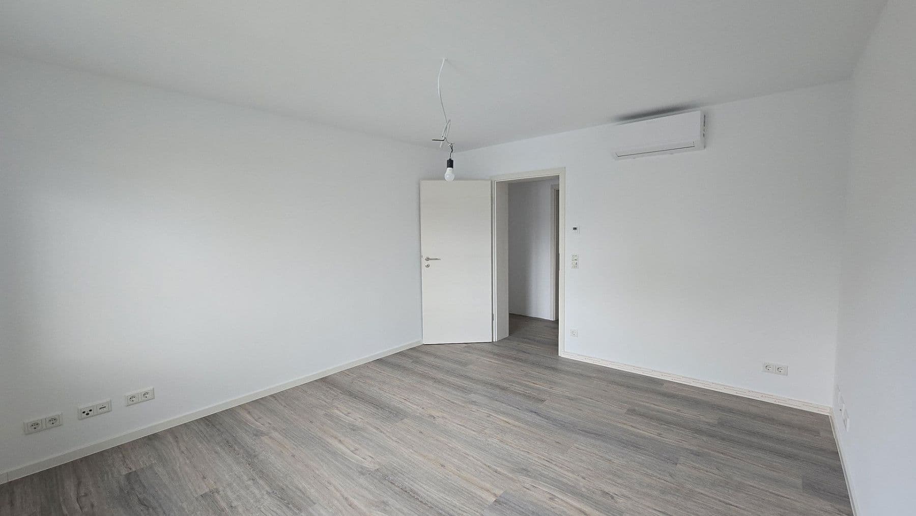 Pronájem domu 80 m², pozemek 370 m², Römerberg, Porýní-Falc Pronájem domu 80 m², pozemek 370 m², Römerberg, Porýní-Falc