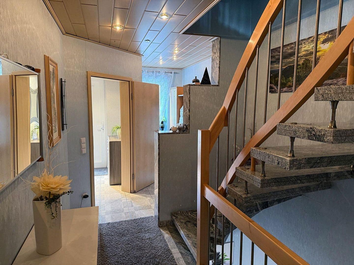 Prodej domu 168 m², pozemek 334 m², Bielefeld, Severní Porýní-Vestfálsko Prodej domu 168 m², pozemek 334 m², Bielefeld, Severní Porýní-Vestfálsko