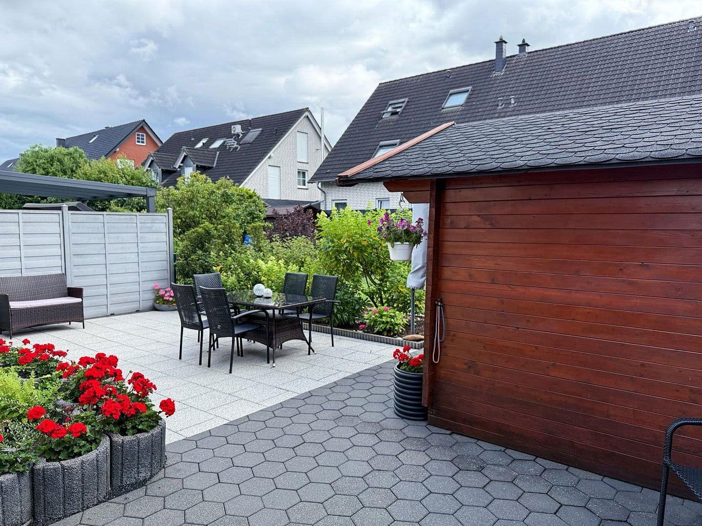 Prodej domu 168 m², pozemek 334 m², Bielefeld, Severní Porýní-Vestfálsko Prodej domu 168 m², pozemek 334 m², Bielefeld, Severní Porýní-Vestfálsko