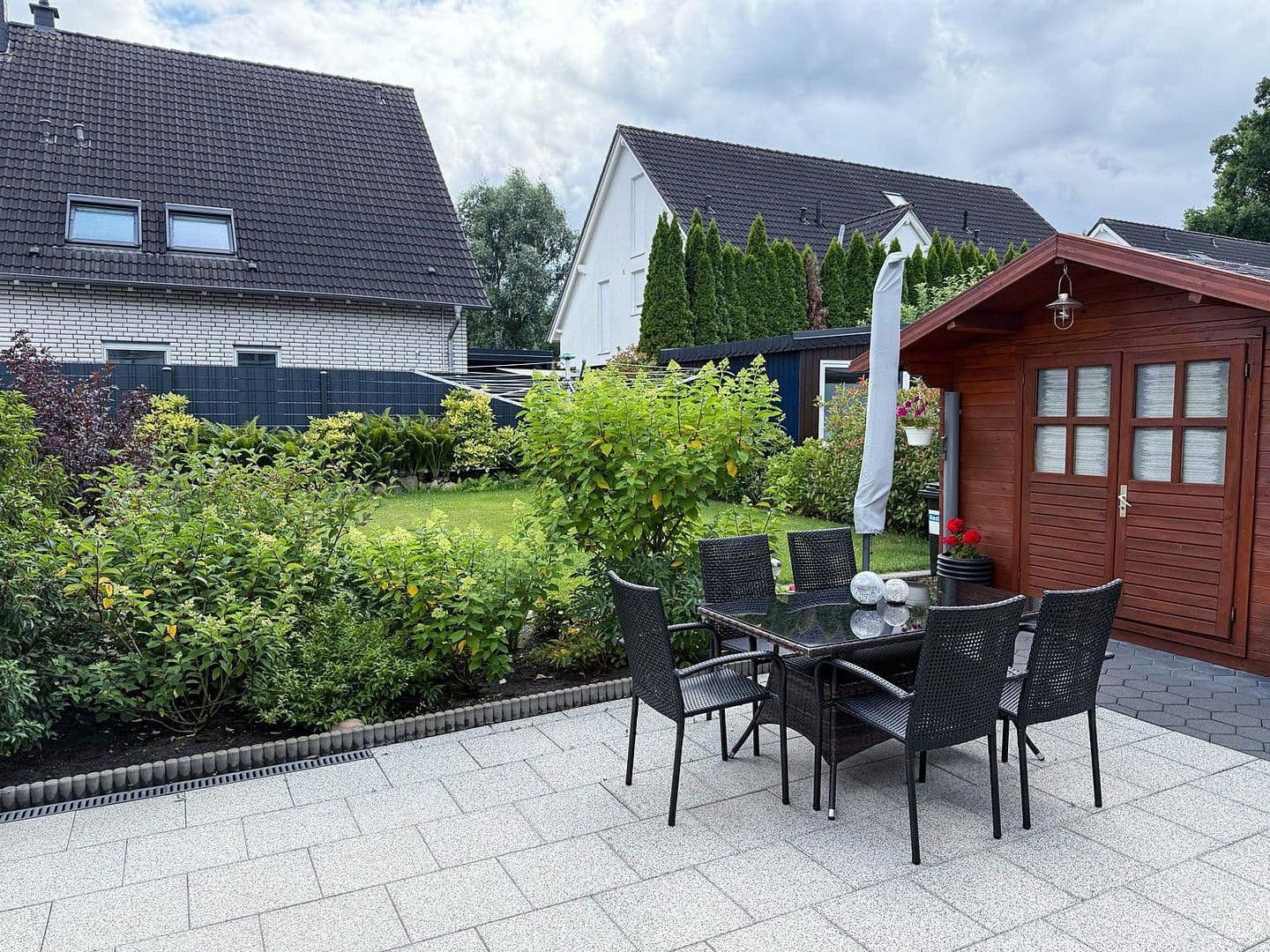 Prodej domu 168 m², pozemek 334 m², Bielefeld, Severní Porýní-Vestfálsko Prodej domu 168 m², pozemek 334 m², Bielefeld, Severní Porýní-Vestfálsko