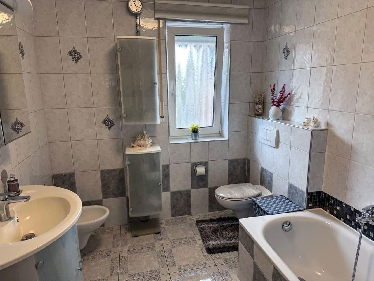 Prodej domu 168 m², pozemek 334 m², Bielefeld, Severní Porýní-Vestfálsko Prodej domu 168 m², pozemek 334 m², Bielefeld, Severní Porýní-Vestfálsko