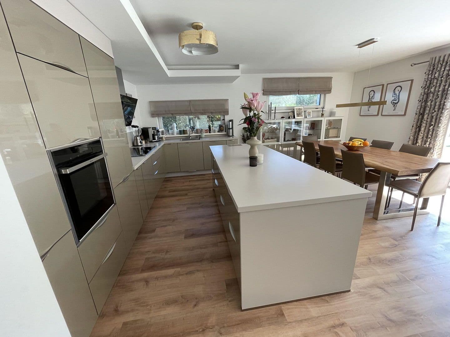 Prodej domu 253 m², pozemek 327 m², Baden-Baden, Bádensko-Württembersko Prodej domu 253 m², pozemek 327 m², Baden-Baden, Bádensko-Württembersko