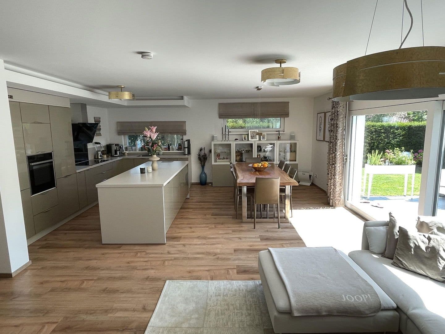 Prodej domu 253 m², pozemek 327 m², Baden-Baden, Bádensko-Württembersko Prodej domu 253 m², pozemek 327 m², Baden-Baden, Bádensko-Württembersko