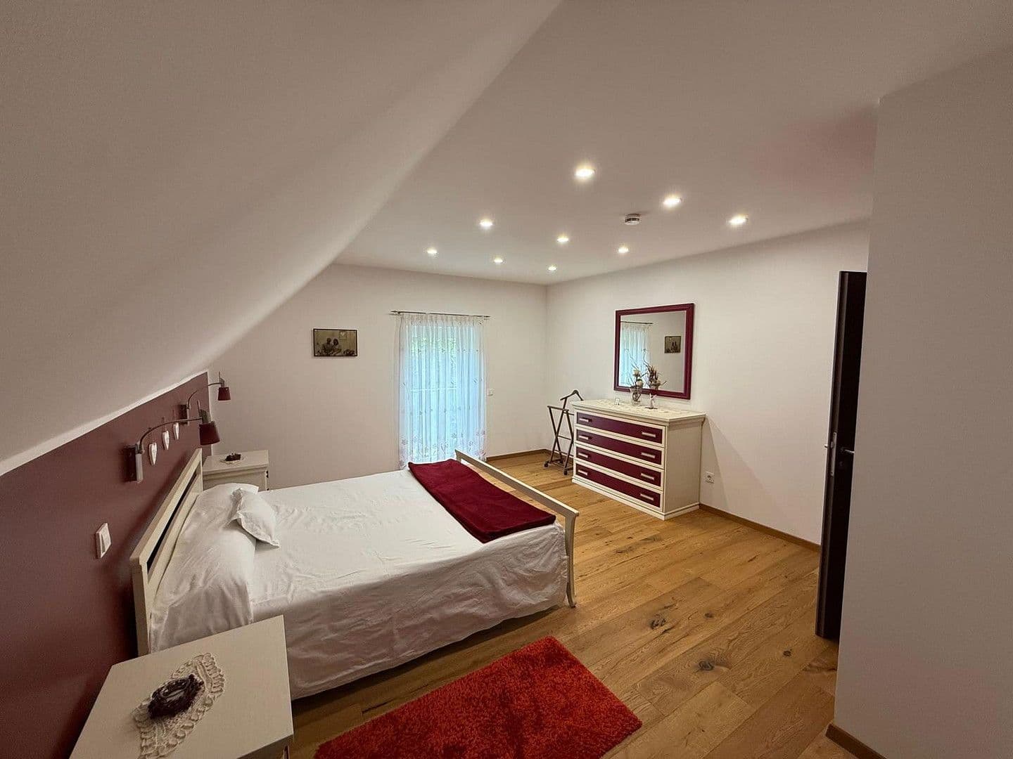 Prodej domu 263 m², pozemek 880 m², Schwabach, Bavorsko Prodej domu 263 m², pozemek 880 m², Schwabach, Bavorsko