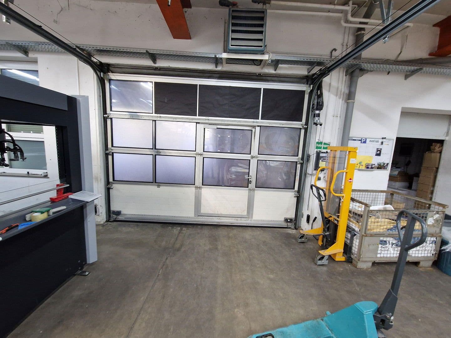 Prodej nebytového prostoru 1.213 m², Schleifweg 1b, Uttenreuth, Bavorsko Prodej nebytového prostoru 1.213 m², Schleifweg 1b, Uttenreuth, Bavorsko