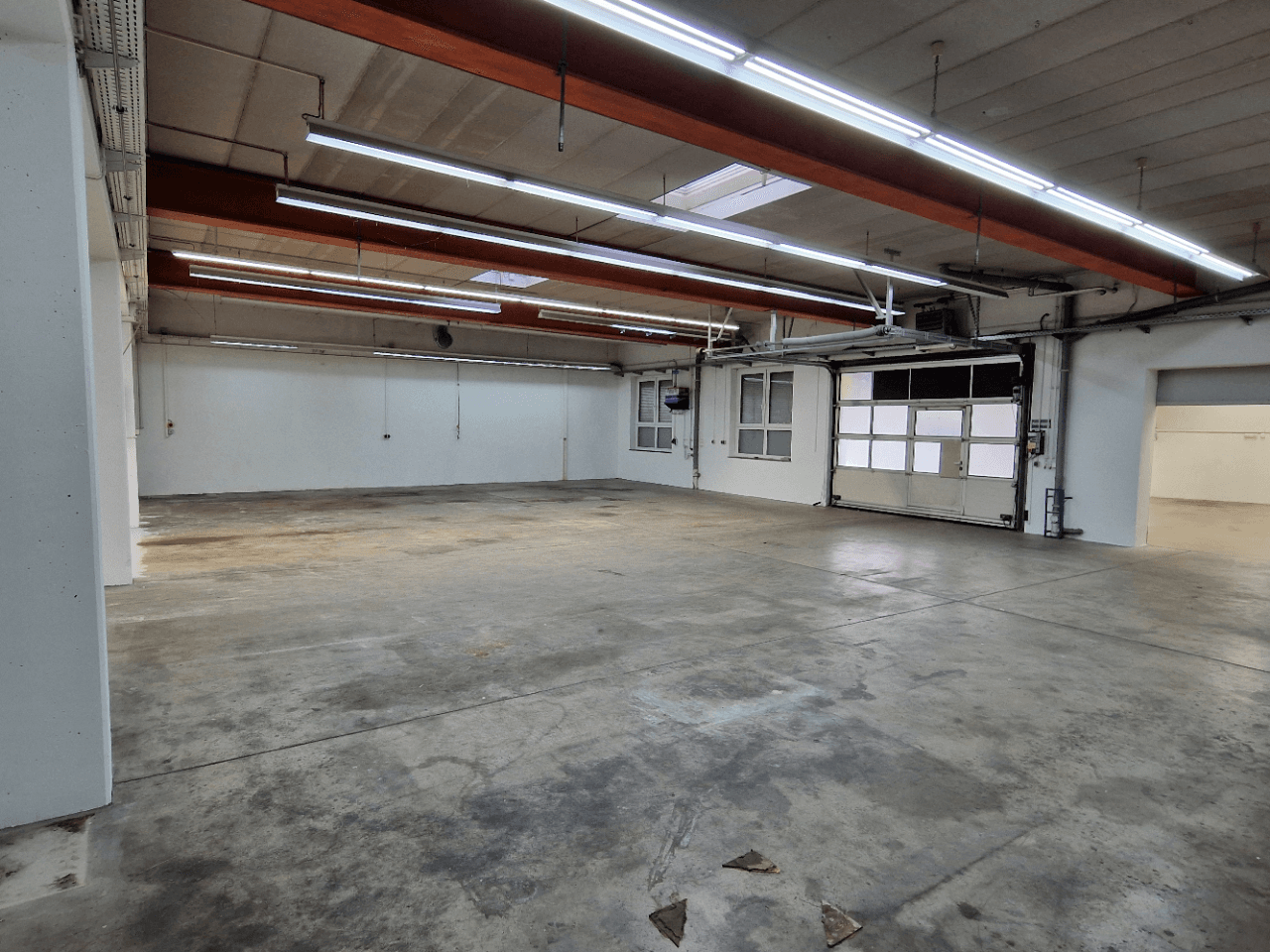 Prodej nebytového prostoru 1.213 m², Schleifweg 1b, Uttenreuth, Bavorsko Prodej nebytového prostoru 1.213 m², Schleifweg 1b, Uttenreuth, Bavorsko