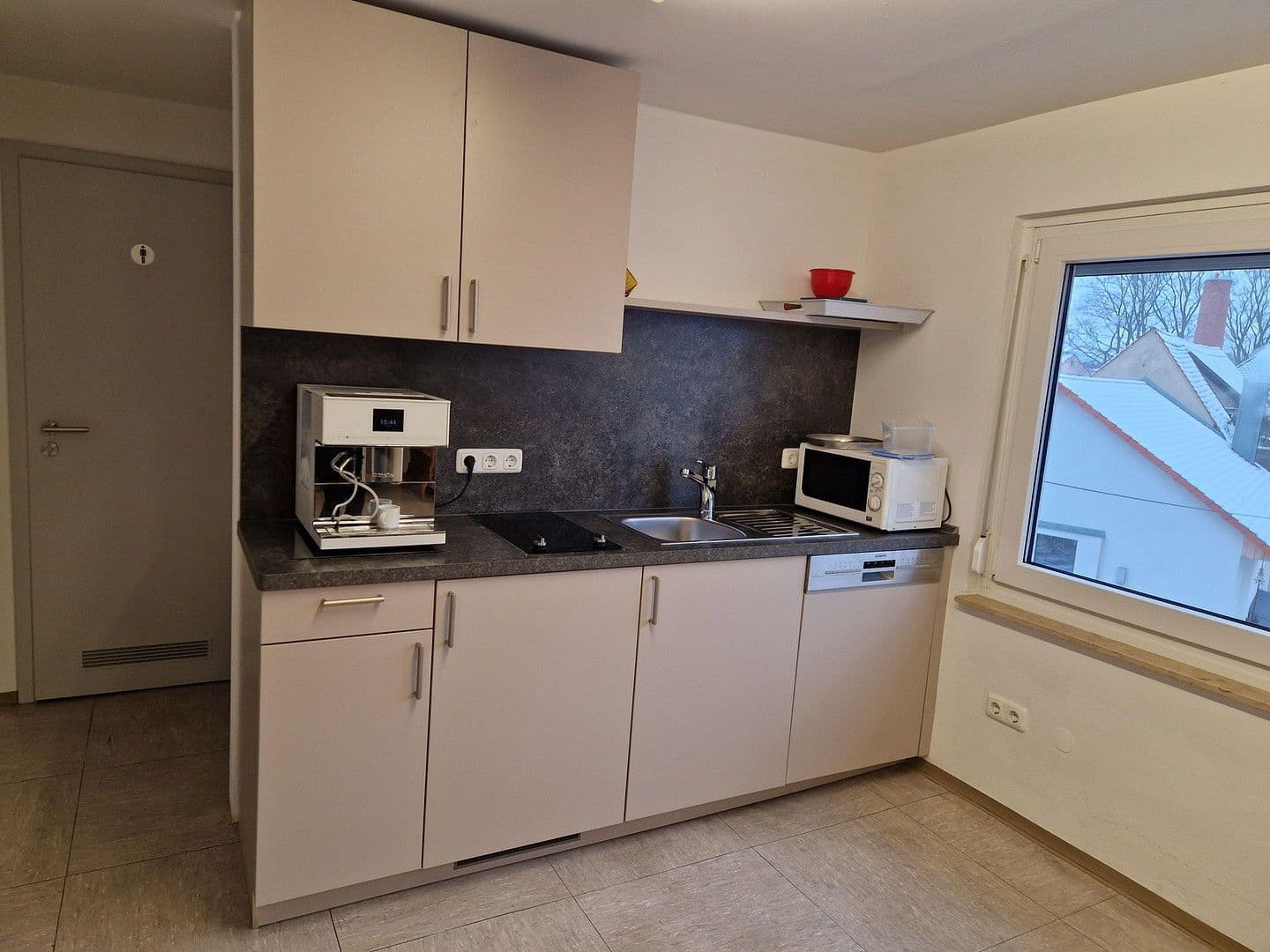 Prodej nebytového prostoru 1.213 m², Schleifweg 1b, Uttenreuth, Bavorsko Prodej nebytového prostoru 1.213 m², Schleifweg 1b, Uttenreuth, Bavorsko