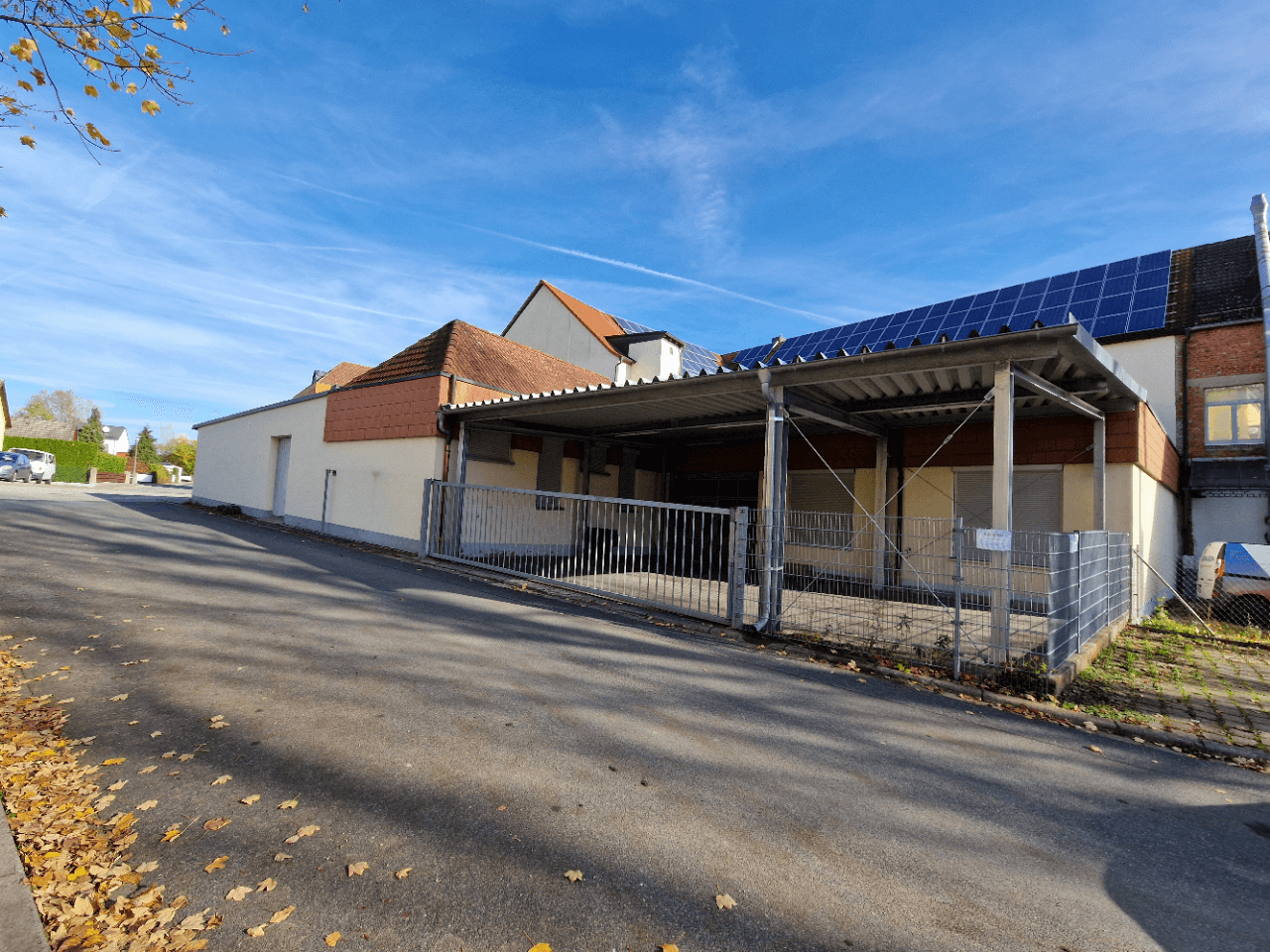 Prodej nebytového prostoru 1.213 m², Schleifweg 1b, Uttenreuth, Bavorsko Prodej nebytového prostoru 1.213 m², Schleifweg 1b, Uttenreuth, Bavorsko