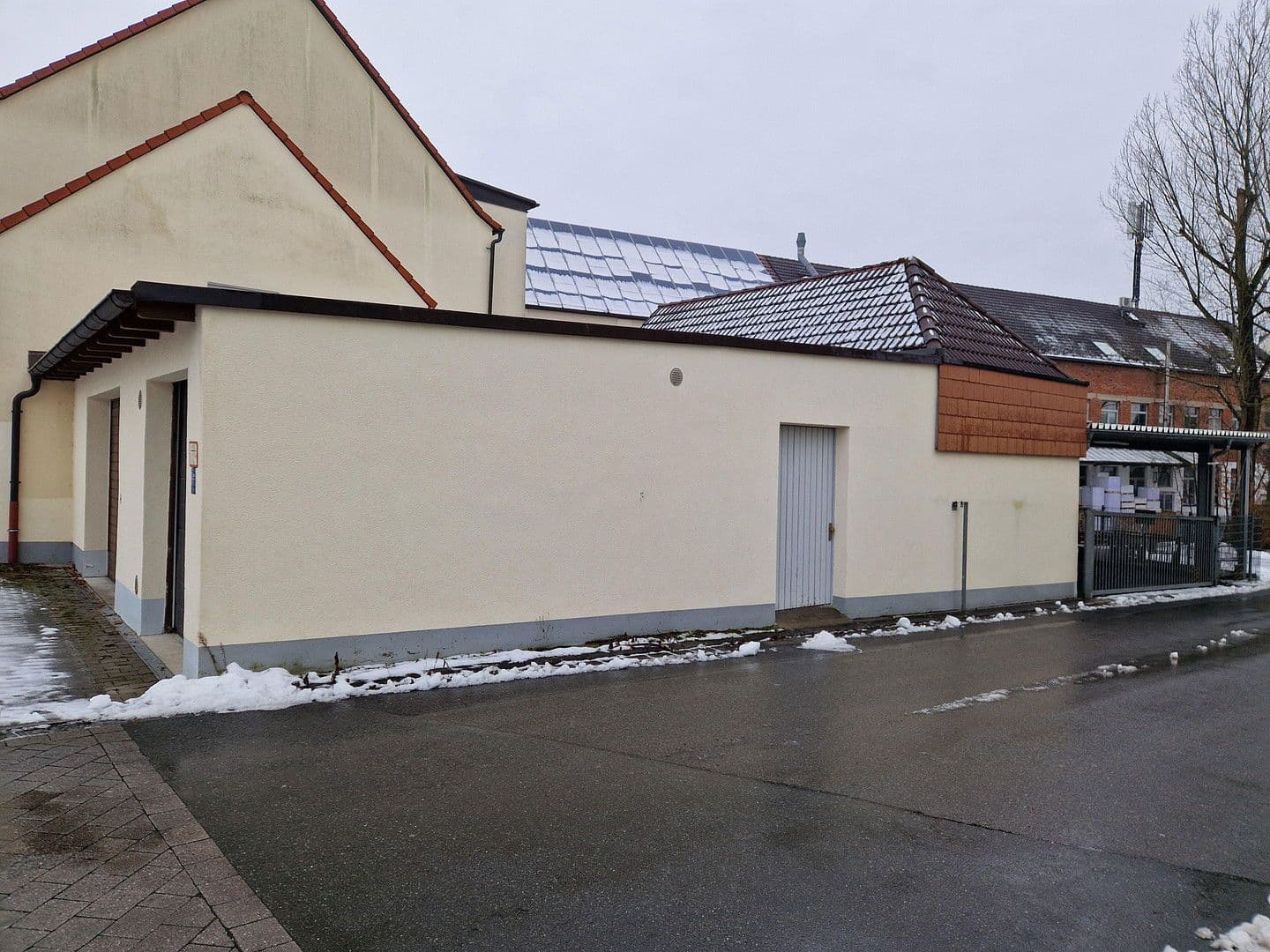 Prodej nebytového prostoru 1.213 m², Schleifweg 1b, Uttenreuth, Bavorsko Prodej nebytového prostoru 1.213 m², Schleifweg 1b, Uttenreuth, Bavorsko