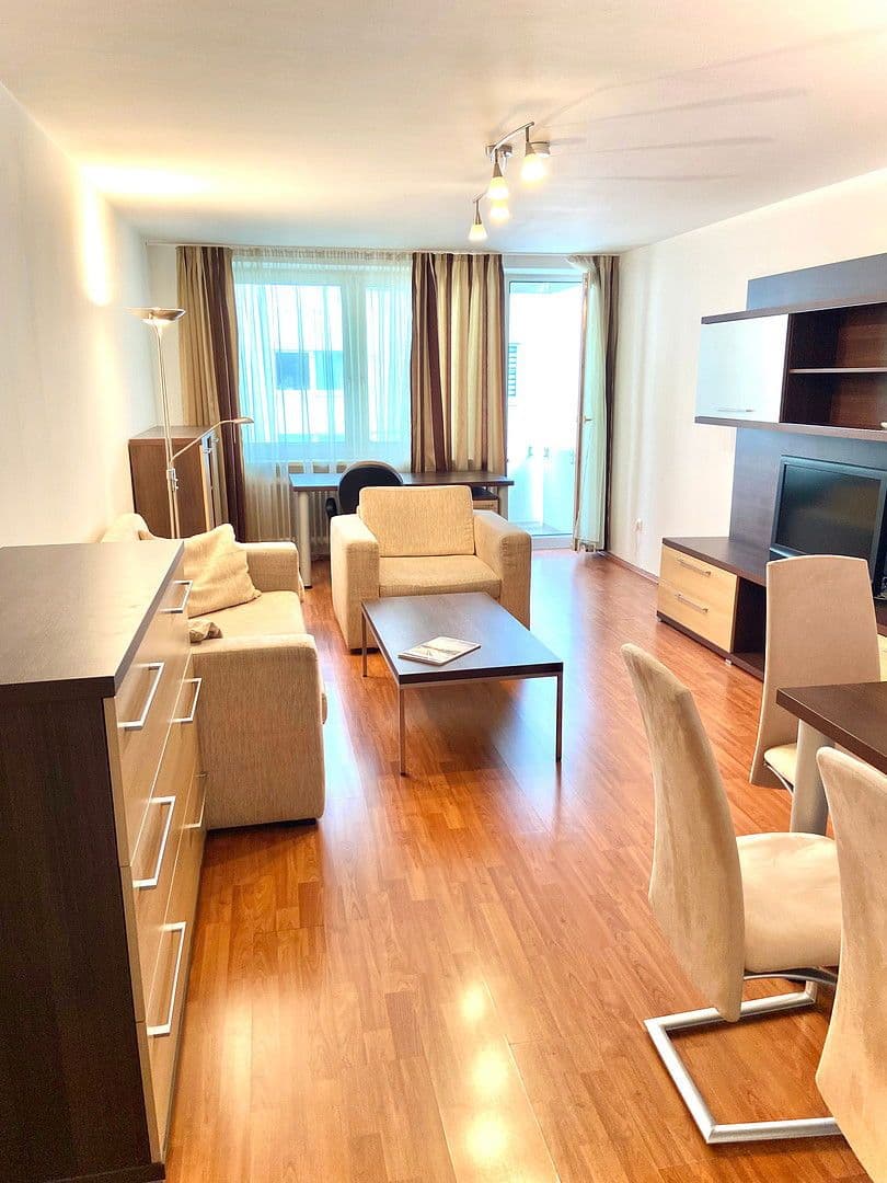 Pronájem bytu 2+1 58 m², Höglwörther Str. 361, München, Bavorsko Pronájem bytu 2+1 58 m², Höglwörther Str. 361, München, Bavorsko