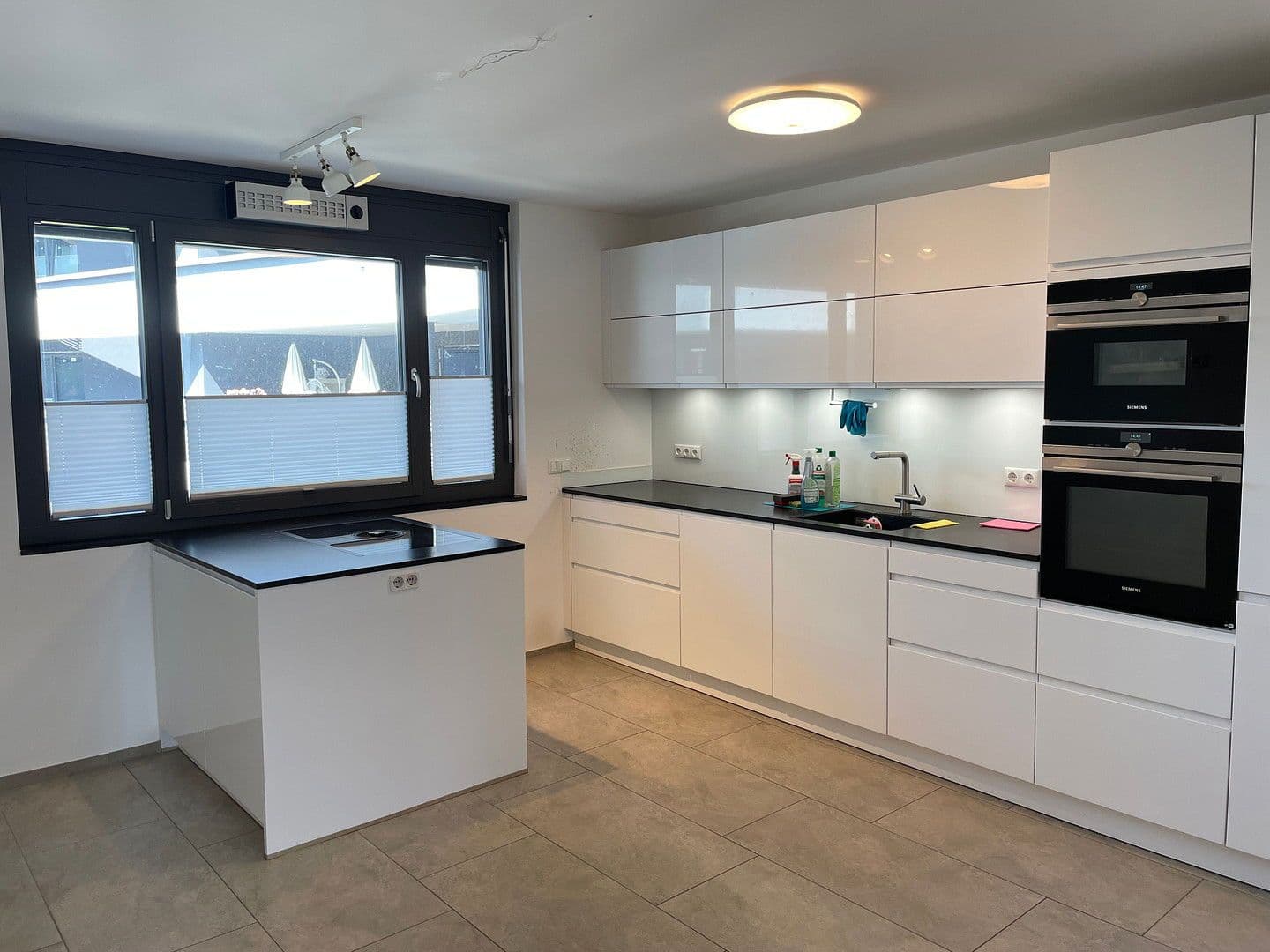 Pronájem bytu 3+1 89 m², Stuttgart, Bádensko-Württembersko Pronájem bytu 3+1 89 m², Stuttgart, Bádensko-Württembersko