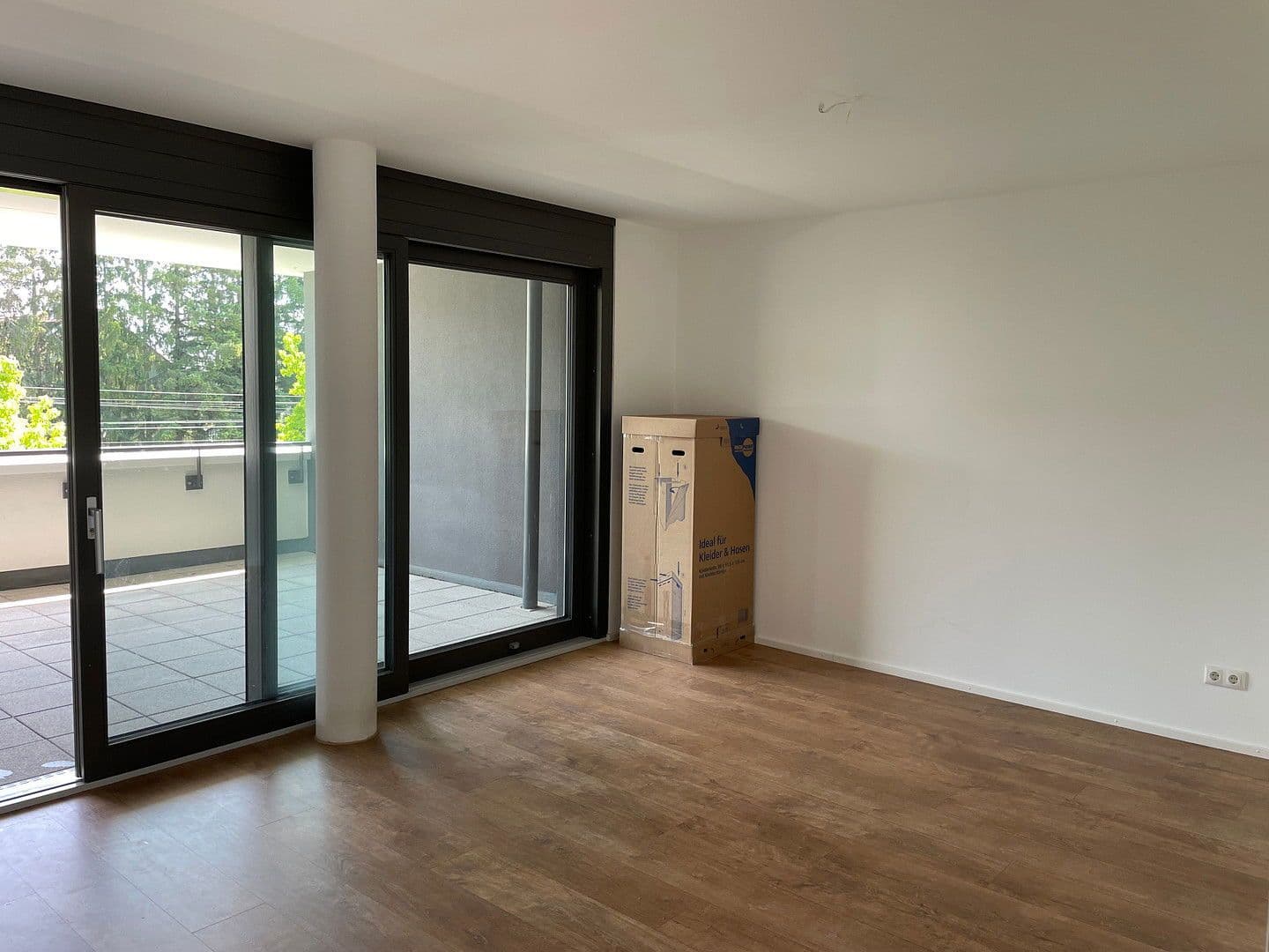 Pronájem bytu 3+1 89 m², Stuttgart, Bádensko-Württembersko Pronájem bytu 3+1 89 m², Stuttgart, Bádensko-Württembersko