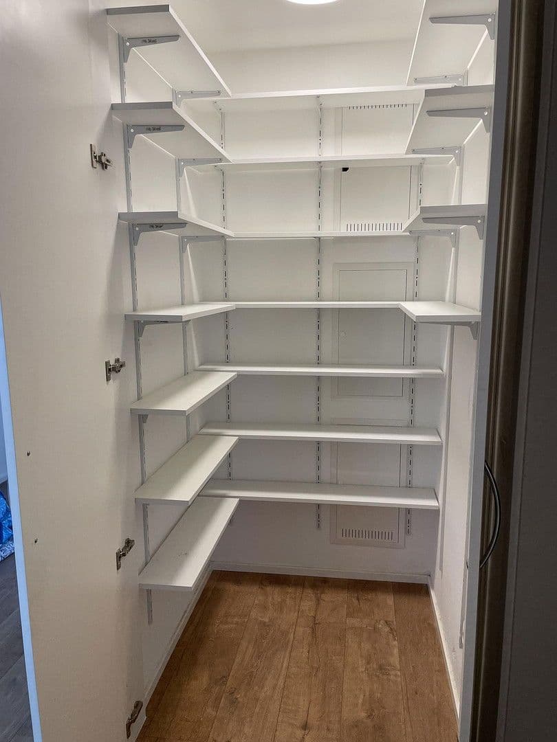 Pronájem bytu 3+1 89 m², Stuttgart, Bádensko-Württembersko Pronájem bytu 3+1 89 m², Stuttgart, Bádensko-Württembersko