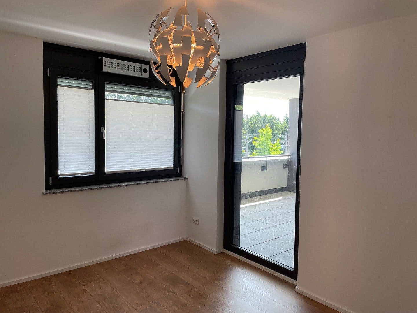 Pronájem bytu 3+1 89 m², Stuttgart, Bádensko-Württembersko Pronájem bytu 3+1 89 m², Stuttgart, Bádensko-Württembersko