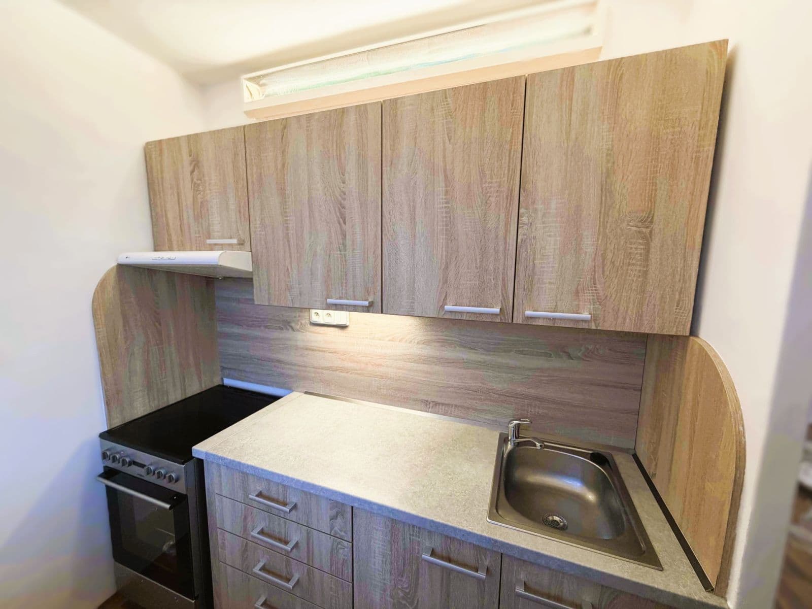 Pronájem bytu 1+kk 32 m², Lidická, Pardubice, Pardubický kraj Pronájem bytu 1+kk 32 m², Lidická, Pardubice, Pardubický kraj