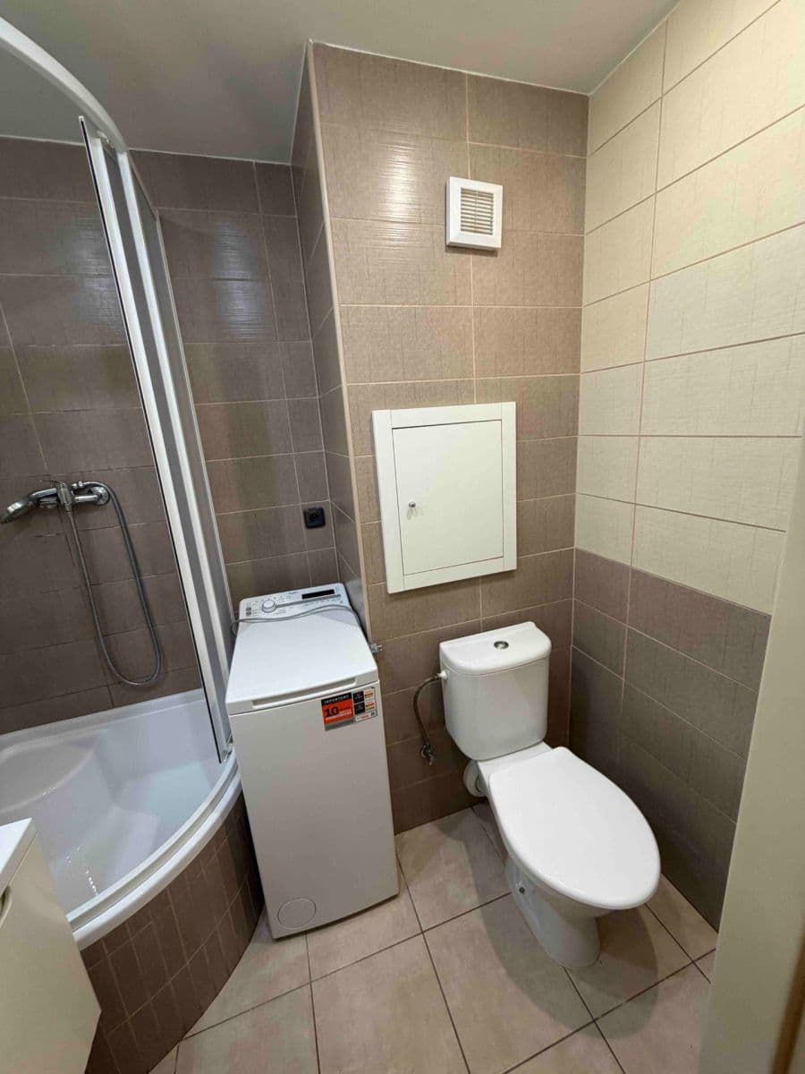 Pronájem bytu 1+kk 32 m², Lidická, Pardubice, Pardubický kraj Pronájem bytu 1+kk 32 m², Lidická, Pardubice, Pardubický kraj