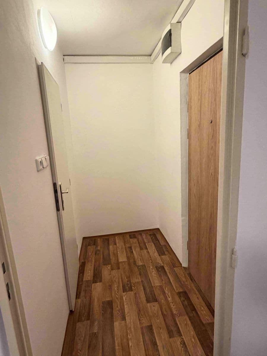Pronájem bytu 1+kk 32 m², Lidická, Pardubice, Pardubický kraj Pronájem bytu 1+kk 32 m², Lidická, Pardubice, Pardubický kraj
