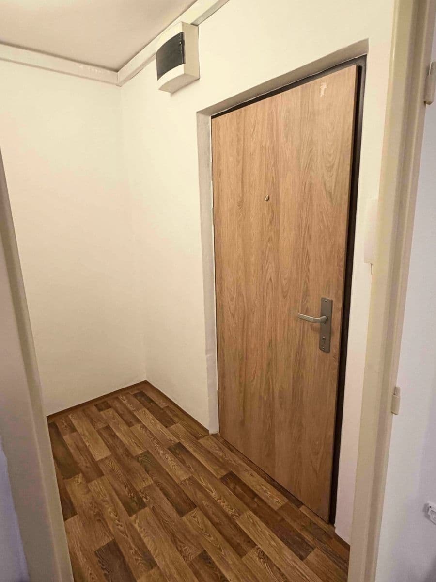 Pronájem bytu 1+kk 32 m², Lidická, Pardubice, Pardubický kraj Pronájem bytu 1+kk 32 m², Lidická, Pardubice, Pardubický kraj