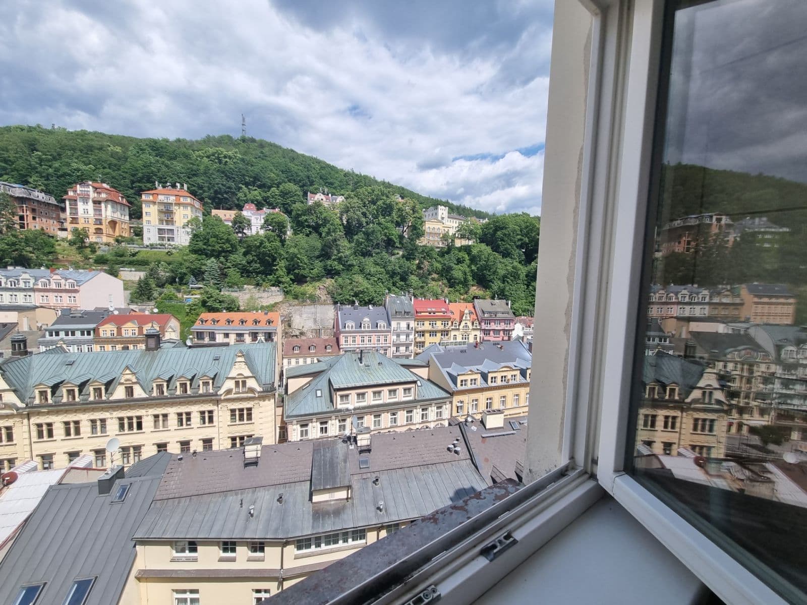 Prodej bytu 2+kk 35 m², Zámecký vrch, Karlovy Vary, Karlovarský kraj Prodej bytu 2+kk 35 m², Zámecký vrch, Karlovy Vary, Karlovarský kraj