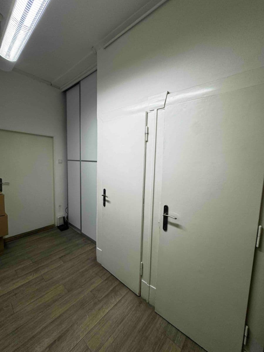 Pronájem kanceláře 85 m², Bělehradská, Praha, Praha Pronájem kanceláře 85 m², Bělehradská, Praha, Praha