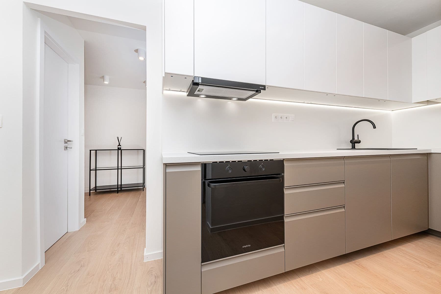 Prodej bytu 2+kk 42 m², Bulharská, Praha, Praha Prodej bytu 2+kk 42 m², Bulharská, Praha, Praha