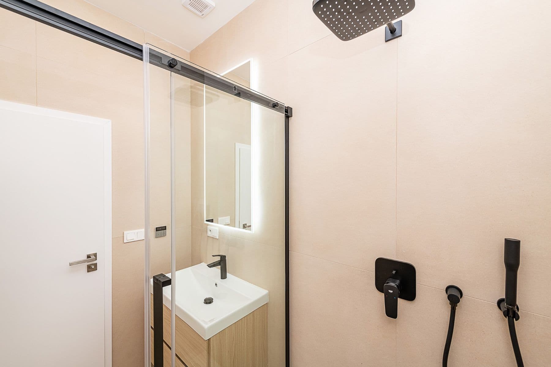 Prodej bytu 2+kk 42 m², Bulharská, Praha, Praha Prodej bytu 2+kk 42 m², Bulharská, Praha, Praha